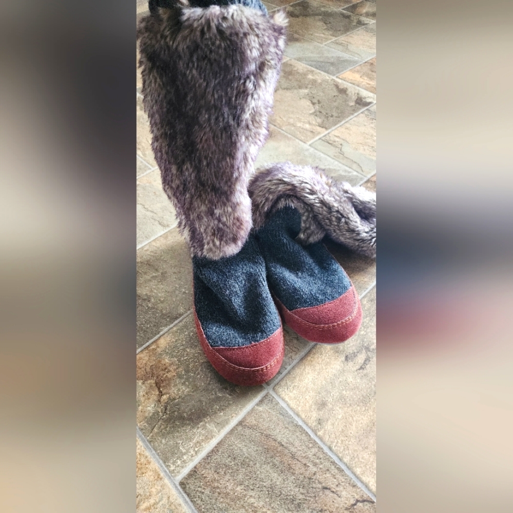 Acorn Faux Fur Lined Slippers - Gray